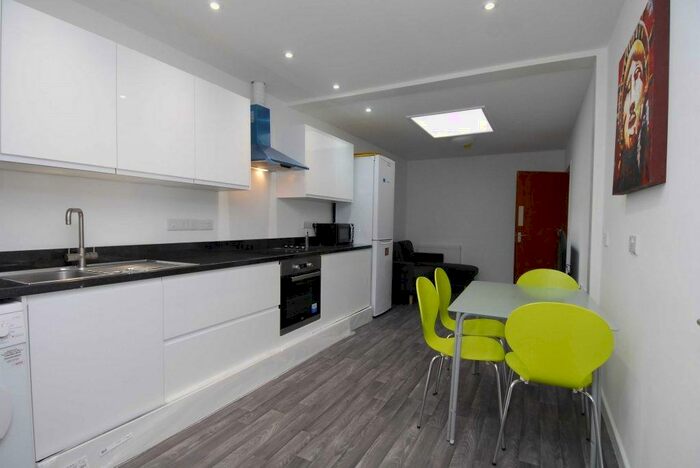 4 Bedroom Apartment To Rent In Plymouth, PL4