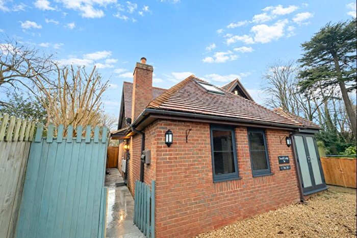 3 Bedroom Flat To Rent In Bursill Close, Oxford, OX3