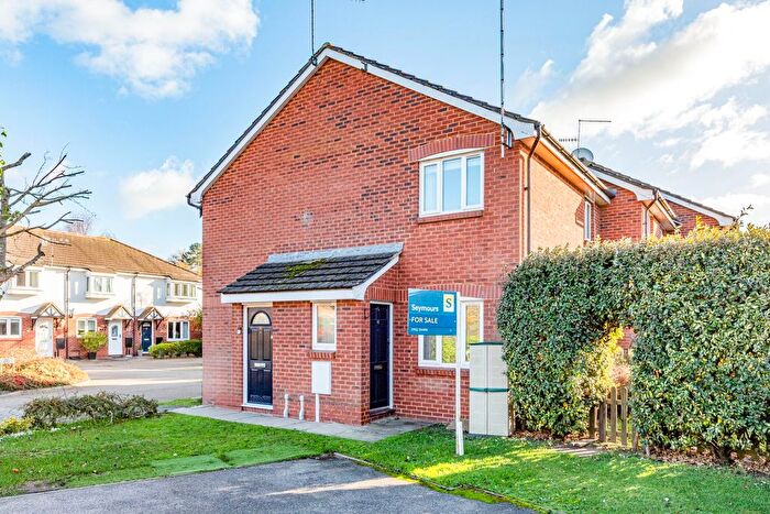 1 Bedroom Detached House For Sale In Weybridge, Surrey, KT13