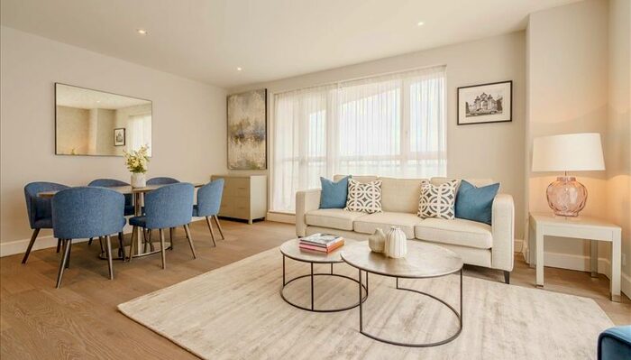 2 Bedroom Flat To Rent In Circus Apartments, Westferry Circus, E14