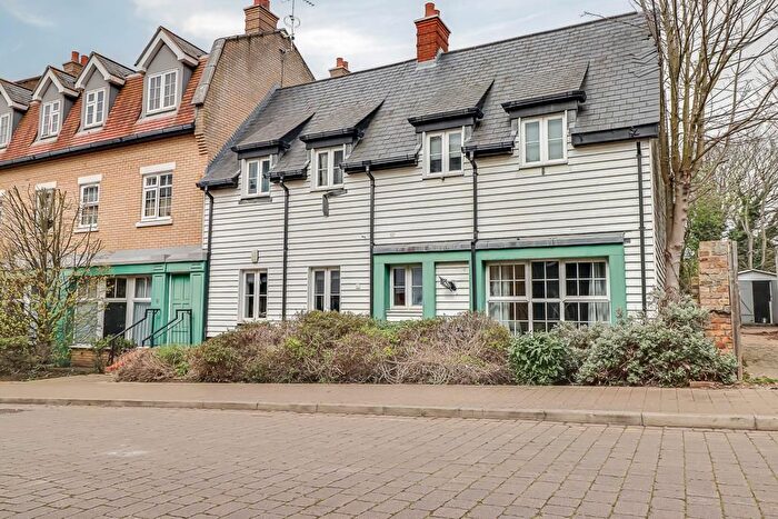 2 Bedroom Flat For Sale In Roche Close, Rochford, SS4