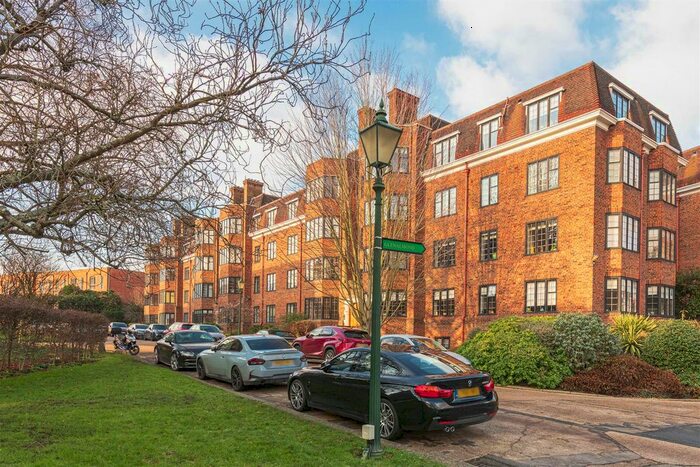 3 Bedroom Flat To Rent In Manor Fields, London, SW15