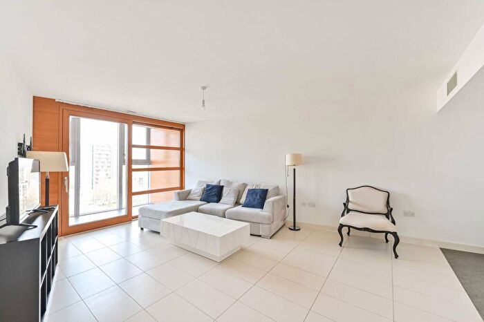 1 Bedroom Flat To Rent In Falcon Wharf, Battersea, London, SW11