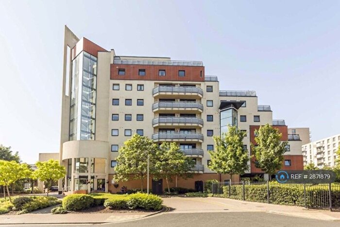 3 Bedroom Flat To Rent In Trade Winds, London, E16