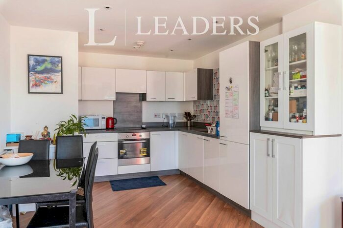 2 Bedroom Flat To Rent In Connersville Way, Croydon, CR0