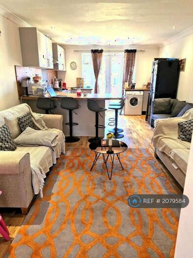 3 Bedroom Semi-Detached House To Rent In Montgomery Avenue, Hemel Hempstead, HP2