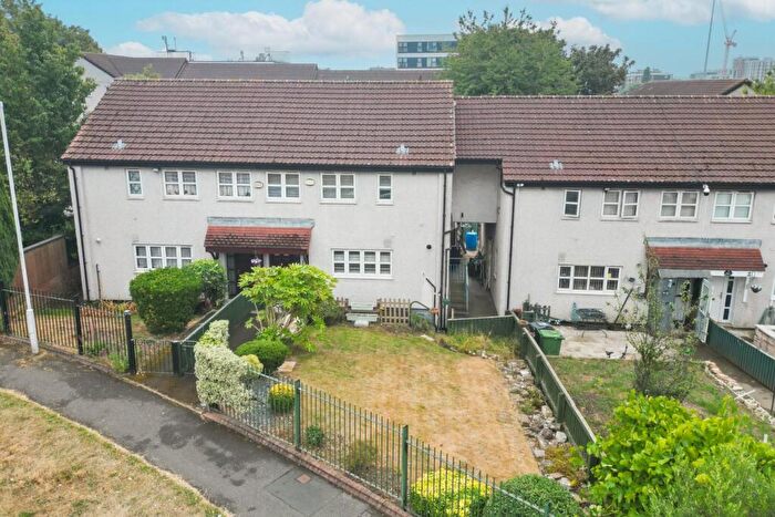 4 Bedroom Semi Detached House For Sale In Haslewood Drive, Leeds, West Yorkshire, LS9
