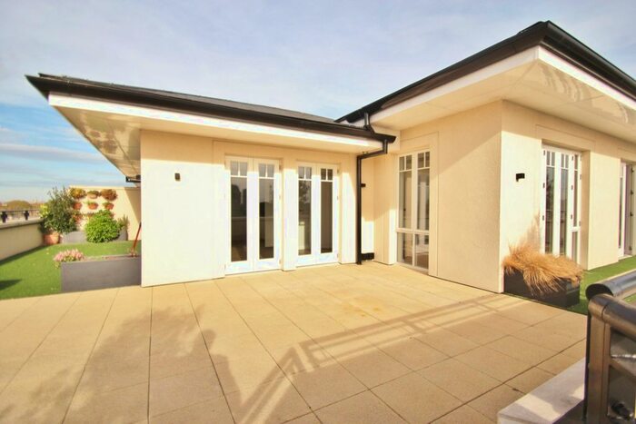 3 Bedroom Flat To Rent In Higham House West, Carnwath Road, Fulham, SW6