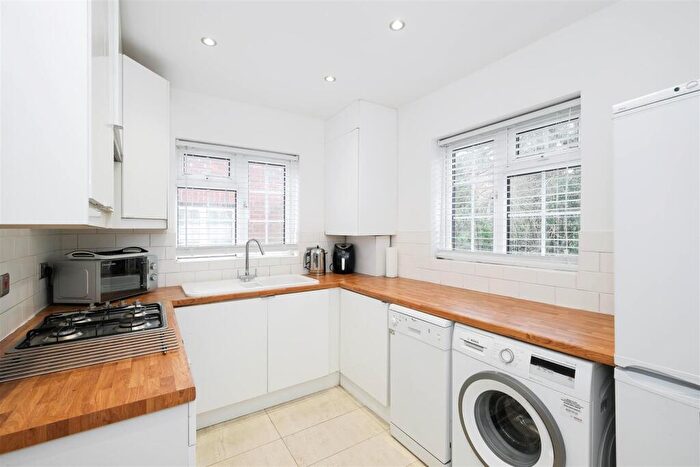 2 Bedroom Apartment To Rent In High Road, Loughton, IG10