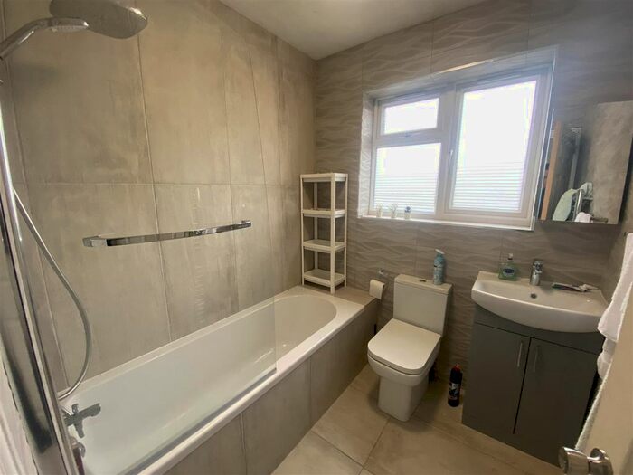 3 Bedroom Property To Rent In Pembroke Avenue, Enfield, EN1