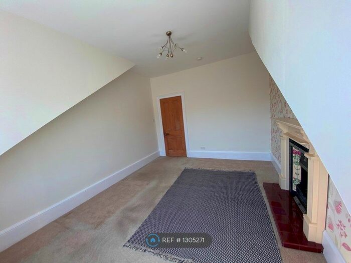 2 Bedroom Flat To Rent In Norval Place, Kilmacolm PA13