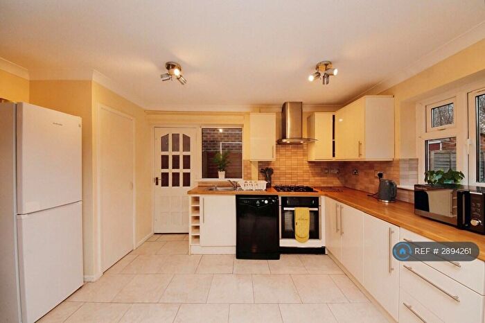 3 Bedroom Semi Detached House To Rent In Broomfields Close, Solihull, B91