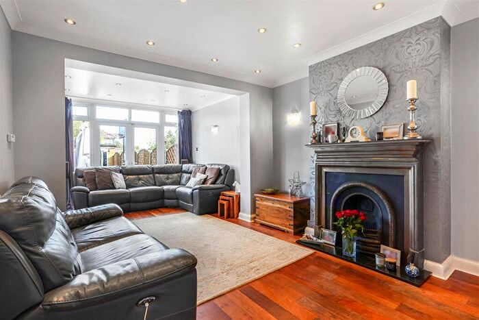 5 Bedroom End Of Terrace House For Sale In Carlton Crescent, Cheam, SM3