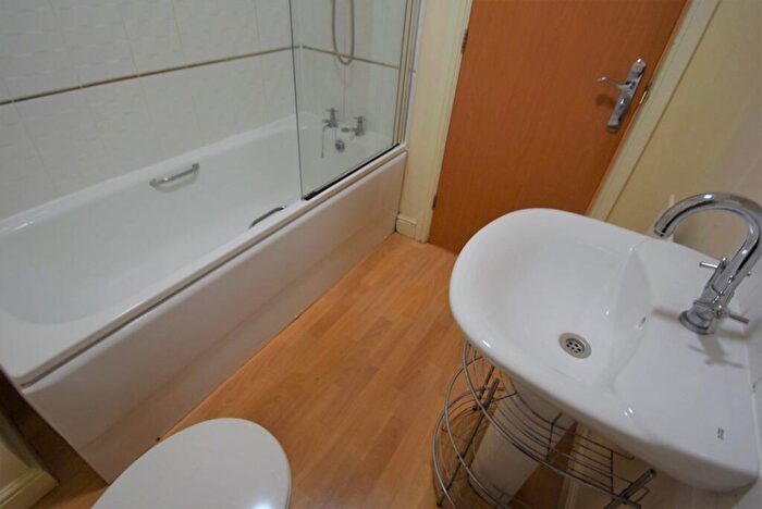 4 Bedroom Town House To Rent In Bold Street, Hulme, Manchester. ., M15