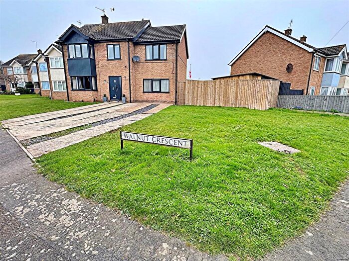 4 Bedroom End Of Terrace House For Sale In Walnut Crescent, Cleethorpes, N.E. Lincs, DN35