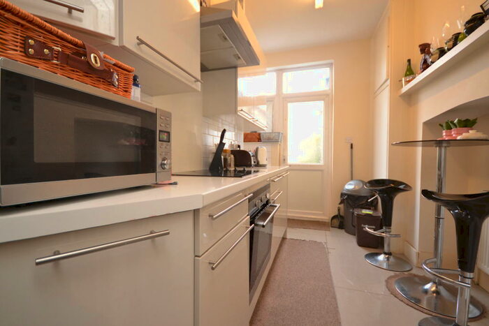 4 Bedroom Terraced House To Rent In Colney Hatch Lane, Muswell Hill, N10