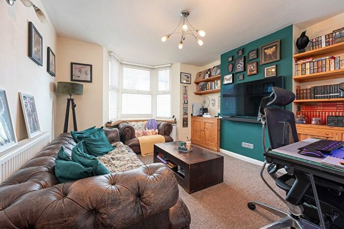 2 Bedroom Semi Detached House For Sale In Brandon Road, Sutton, SM1