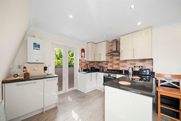 2 Bedroom Flat To Rent In Stanley Gardens, London, NW2