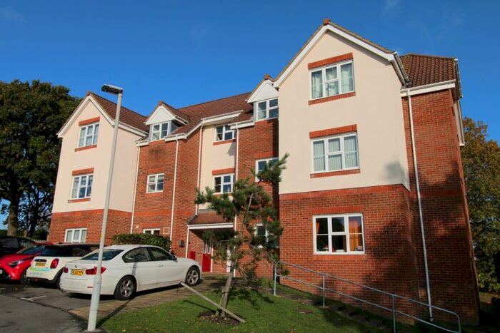 2 Bedroom Flat To Rent In Alder Heights, Poole, BH12