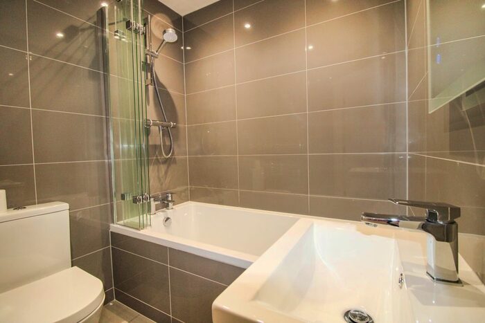 2 Bedroom Flat To Rent In Birmingham Road, Sutton Coldfield, B72