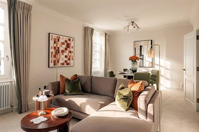 2 Bedroom Flat To Rent In Cadogan Square, Knightsbridge, SW1X