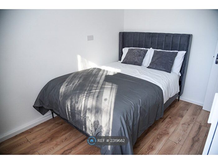 5 Bedroom Semi-Detached House To Rent In Hathway Walk, Bristol, BS5