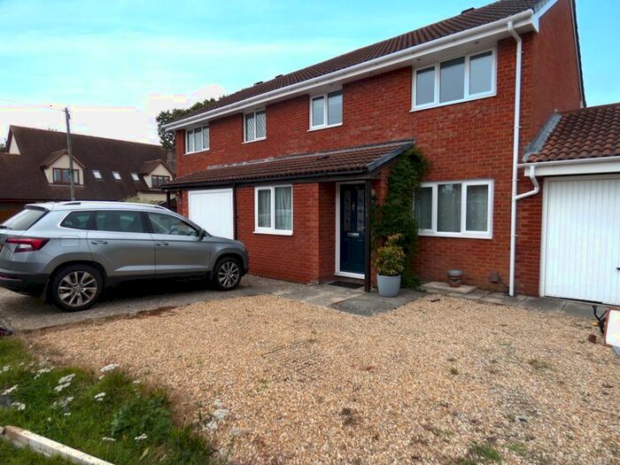 3 Bedroom Semi-Detached House To Rent In Old Street, Stubbington, Fareham, PO14
