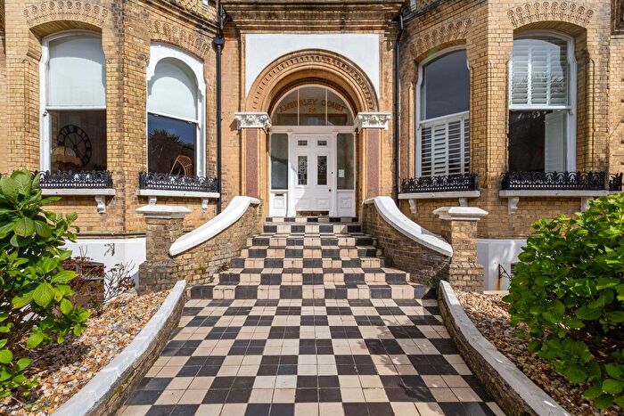 2 Bedroom Flat To Rent In Second Avenue, Hove, BN3