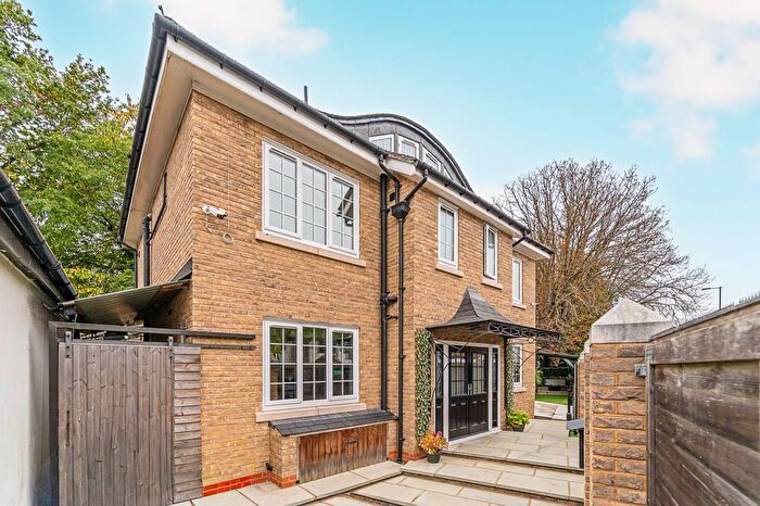 4 Bedroom Detached House For Sale In Norbury Avenue, Norbury, London, SW16