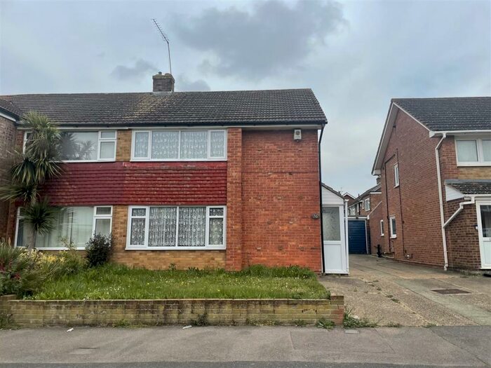 3 Bedroom Semi-Detached House To Rent In Latona Drive, Riverview Park, Gravesend, DA12