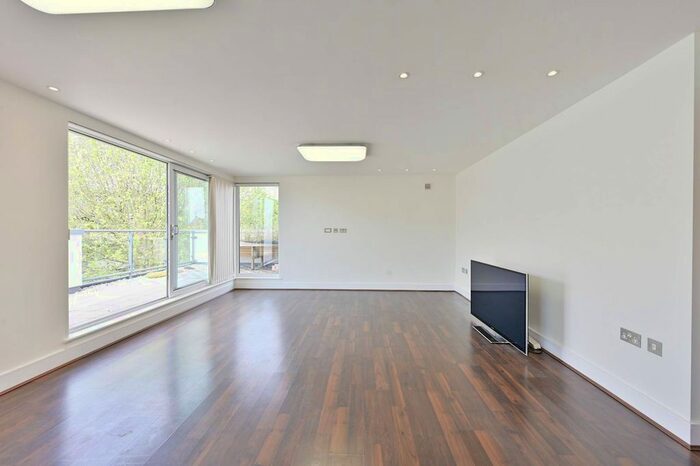 2 Bedroom Flat To Rent In Lebanon Road, Wandsworth, London, SW18