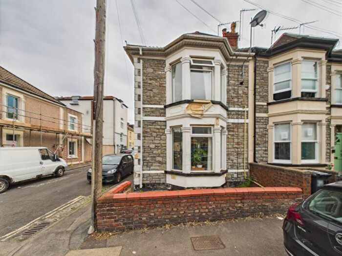 3 Bedroom End Of Terrace House For Sale In Beaconsfield Road, St. George, Bristol, BS5