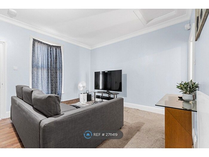 2 Bedroom Flat To Rent In Whitehorse Road, Croydon, CR0