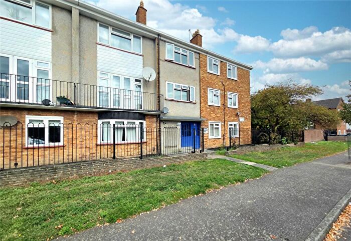 2 Bedroom Maisonette For Sale In Manor Close, Walthamstow, E17