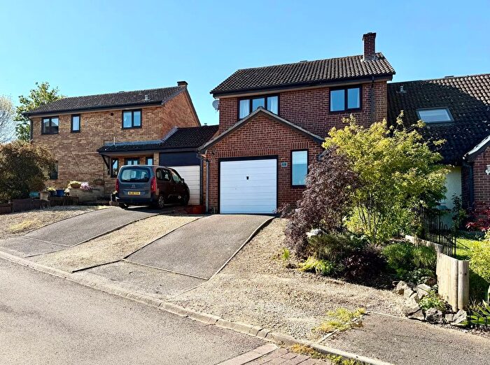 3 Bedroom Semi-Detached House For Sale In Cotswold Close, Calne, SN11