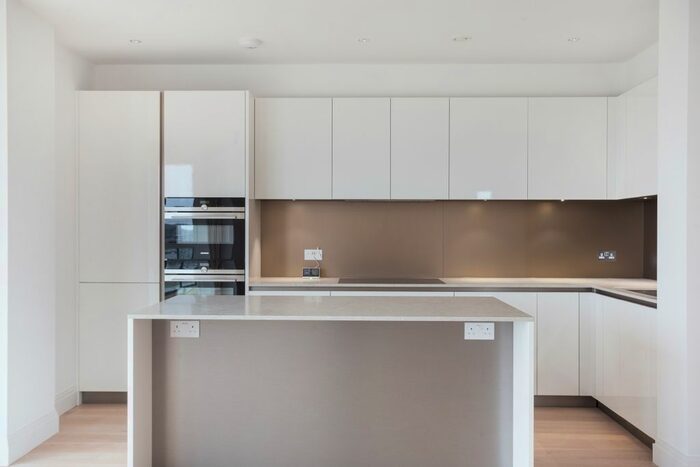 3 Bedroom Flat To Rent In Pinewood Gardens, Teddington, TW11