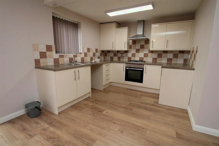 2 Bedroom Maisonette To Rent In Coneygree Road, Stanground, Peterborough, PE2