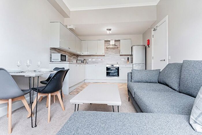 3 Bedroom Flat To Rent In Livingstone Place, Edinburgh, EH9