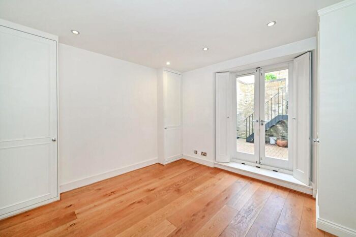 2 Bedroom Apartment To Rent In Garden Flat, Camden Road, Camden, NW1