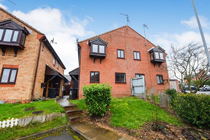 2 Bedroom Semi Detached House For Sale In Aspen Close, Rushden, NN10