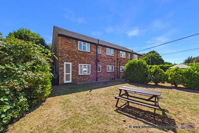 2 Bedroom Maisonette For Sale In Horsell Court, Chertsey, Surrey, KT16