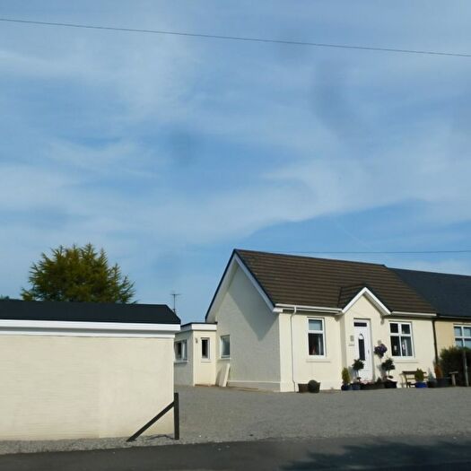 3 Bedroom Semi-Detached Bungalow For Sale In Dalinlongart, Sandbank, PA23