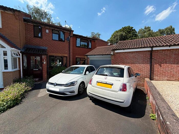 3 Bedroom Semi Detached House For Sale In Sandringham Road, Halesowen, B62