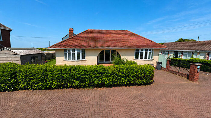 3 Bedroom Detached Bungalow To Rent In Sndbay, Weston-Super-Mare, BS22