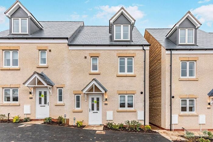 4 Bedroom Semi-Detached House To Rent In Airfield Way, Weldon Park, Corby, Northants, NN17