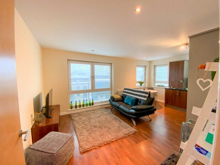 1 Bedroom Flat To Rent In Hawkhill Close, Easter Road, Edinburgh, EH7