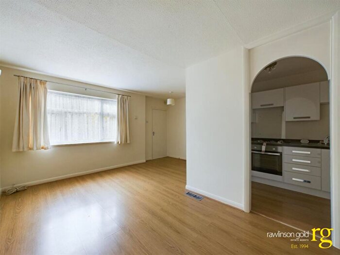 1 Bedroom Maisonette For Sale In Westfield Park, Hatch End, Pinner, HA5