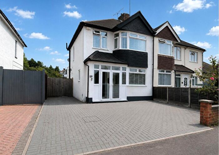 3 Bedroom Semi-Detached House For Sale In Beech Avenue, Swanley, Kent, BR8