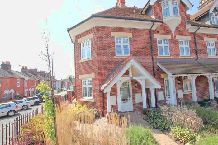 3 Bedroom Town House To Rent In Military Road, Colchester, CO1
