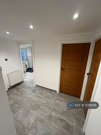 1 Bedroom Flat To Rent In New Farm Drive, Abridge, Romford, RM4
